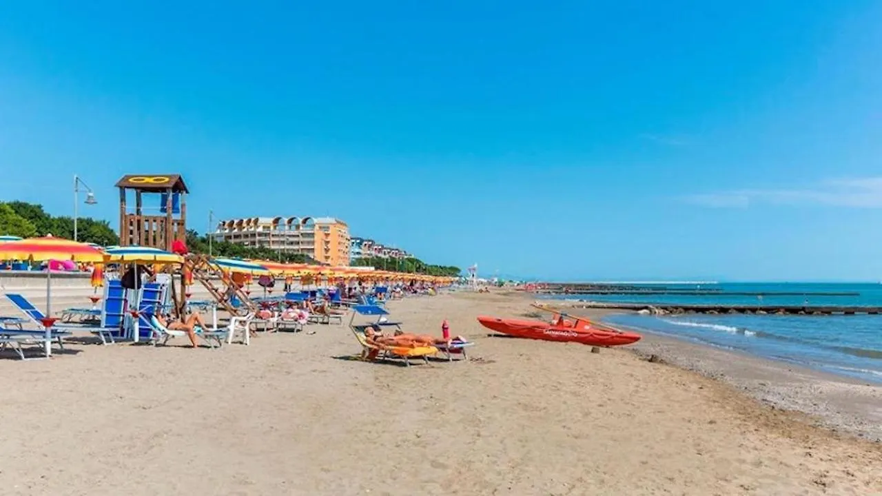 Relax In Our Fantastic Pool! Lägenhet Porto Santa Margherita di Caorle